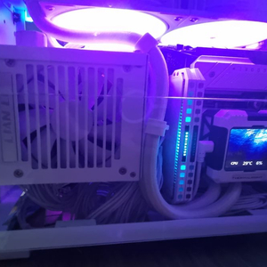 itx 반본체 화이트셋업 14600kf 3070ti