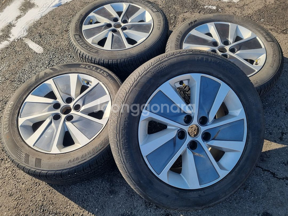 K7 17인치 2255517 중고 휠타이어 팝니다--0
