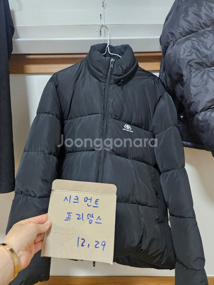 발렌시아가패딩--2
