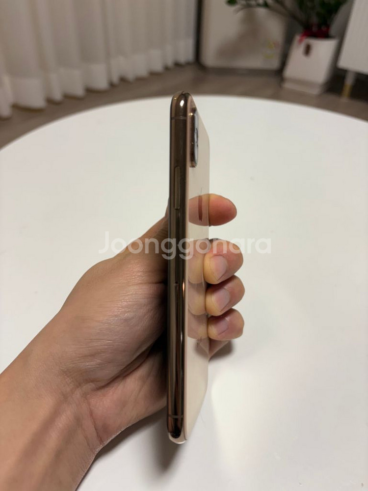 아이폰 XS 256GB 골드 팝니다. (배터리 100%--2