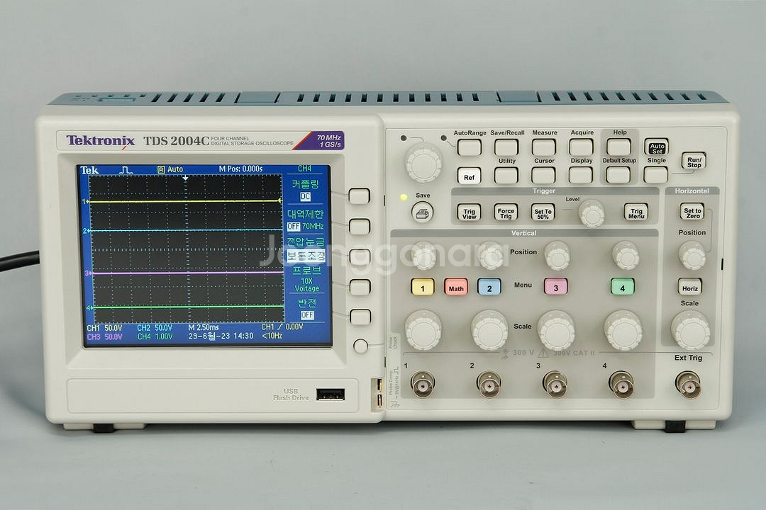 Tektronix TDS2004C 디지털 오실로스코프--1