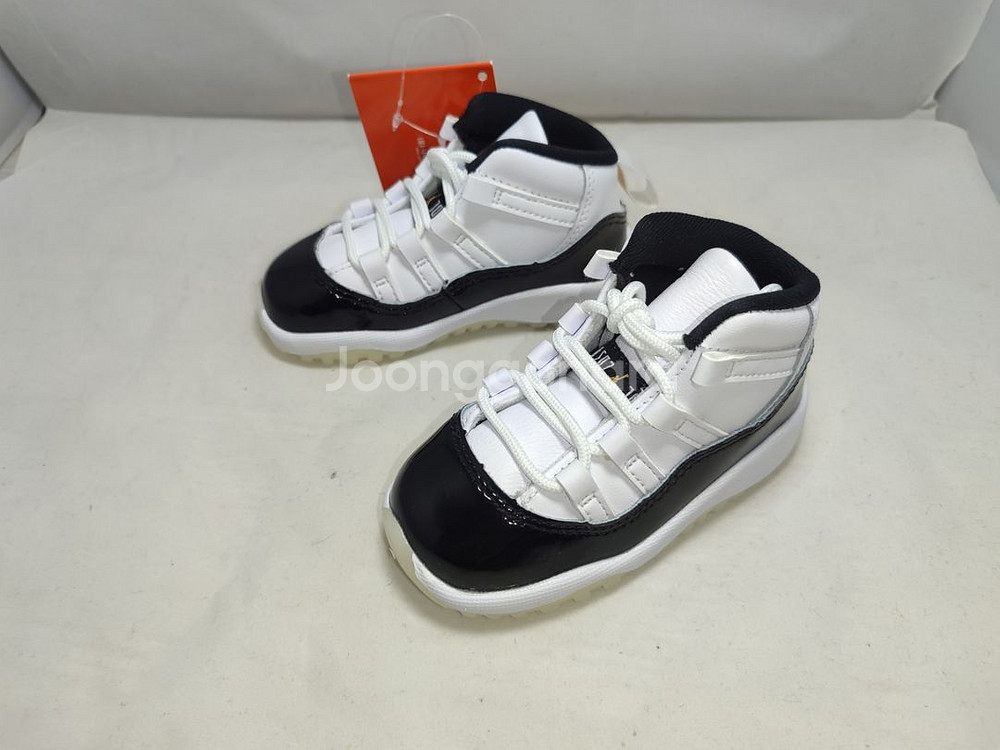 JORDAN 11 RETRO(TD)--2