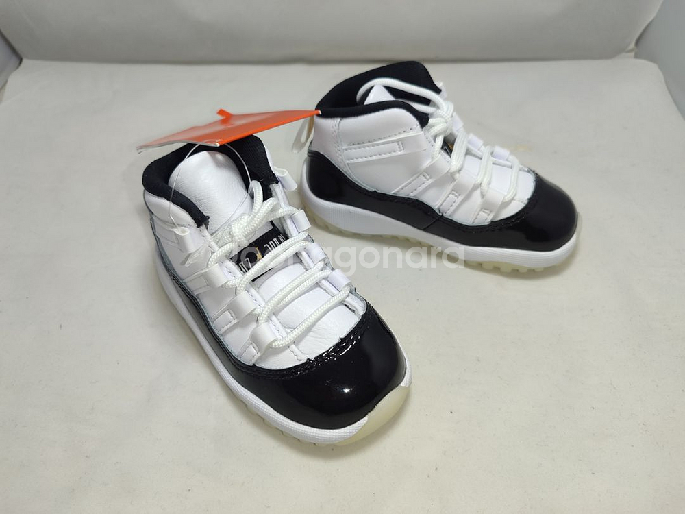 JORDAN 11 RETRO(TD)--1