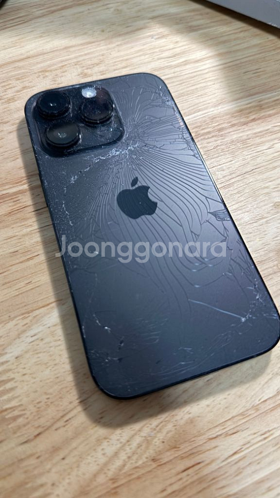 유럽판 무음 아이폰14프로 256GB 후면 파손--2