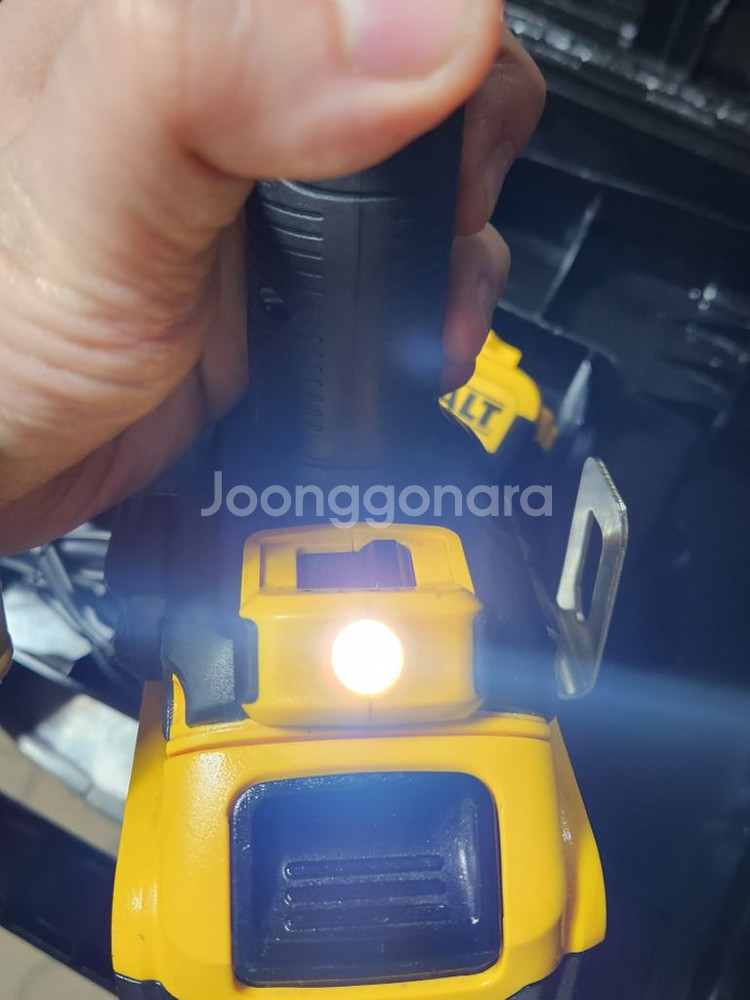 디월트 18v 충전드릴 DCD791 팝니다--3