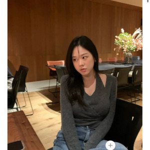 홀터넥 니트 차콜