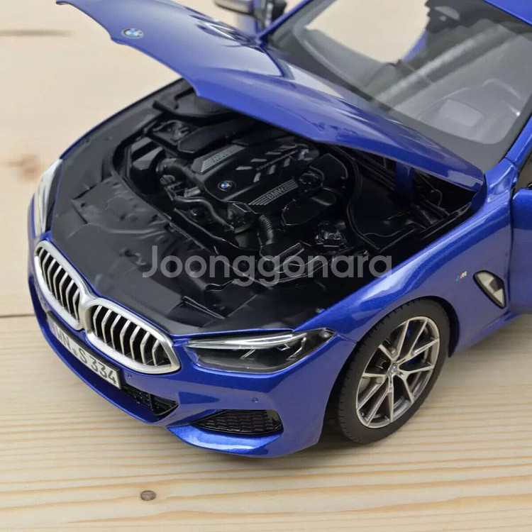 노레브 BMW 850i 1:18. 미개봉품--1