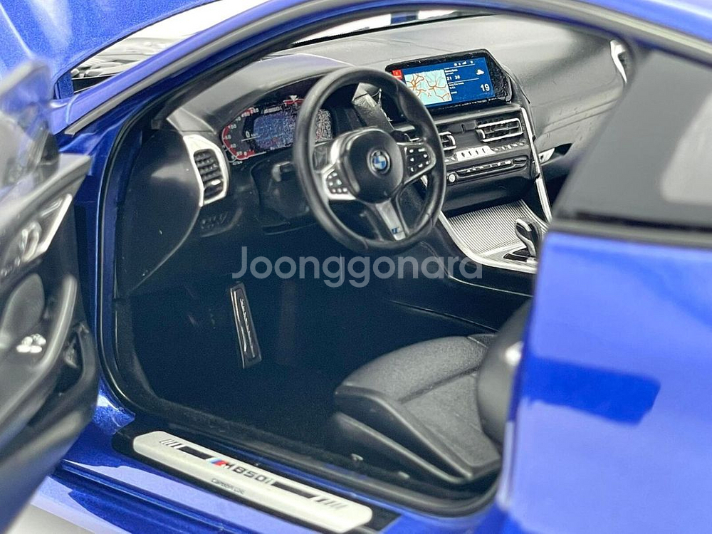 노레브 BMW 850i 1:18. 미개봉품--2