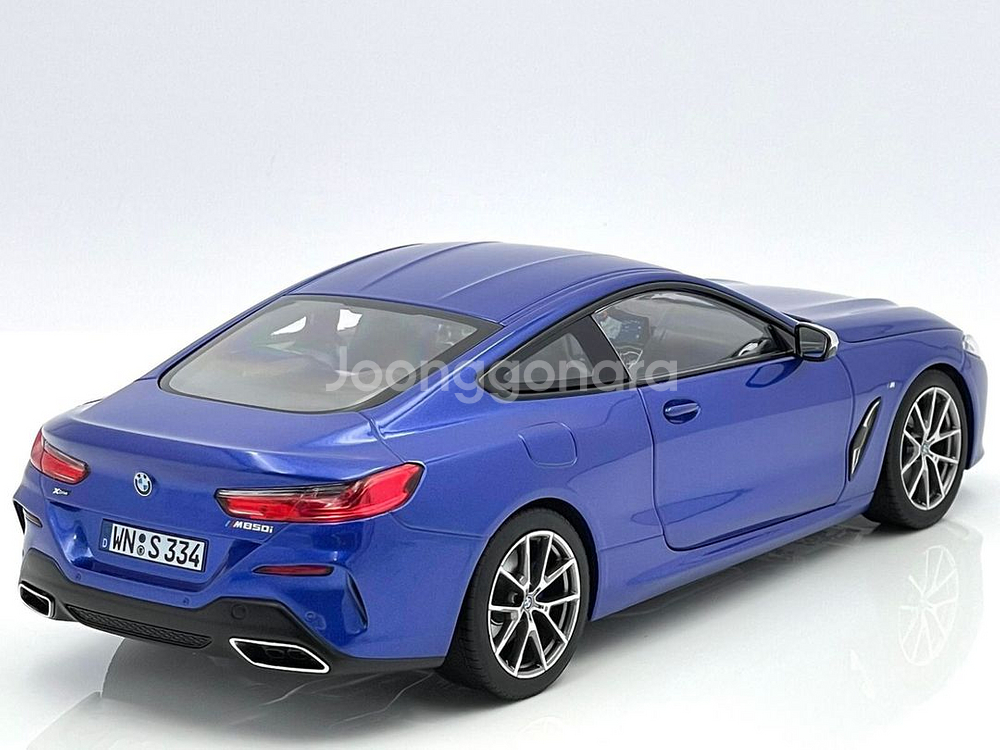 노레브 BMW 850i 1:18. 미개봉품--4