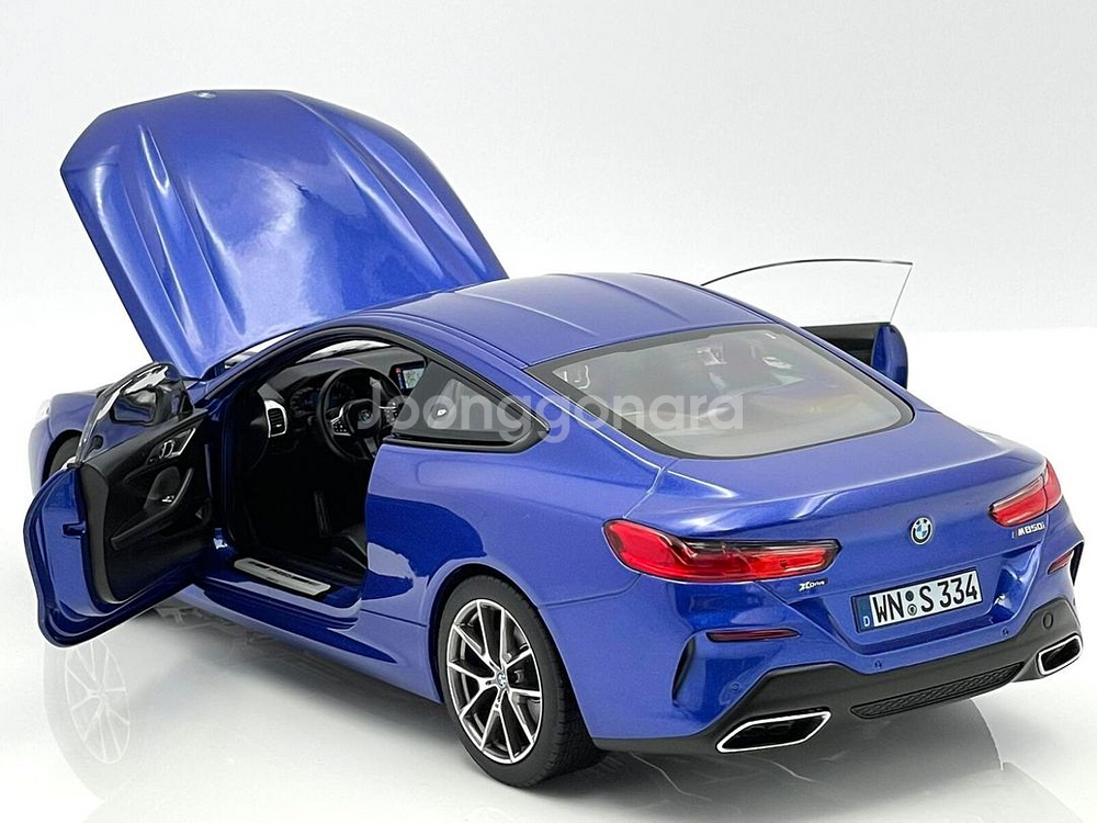 노레브 BMW 850i 1:18. 미개봉품--8