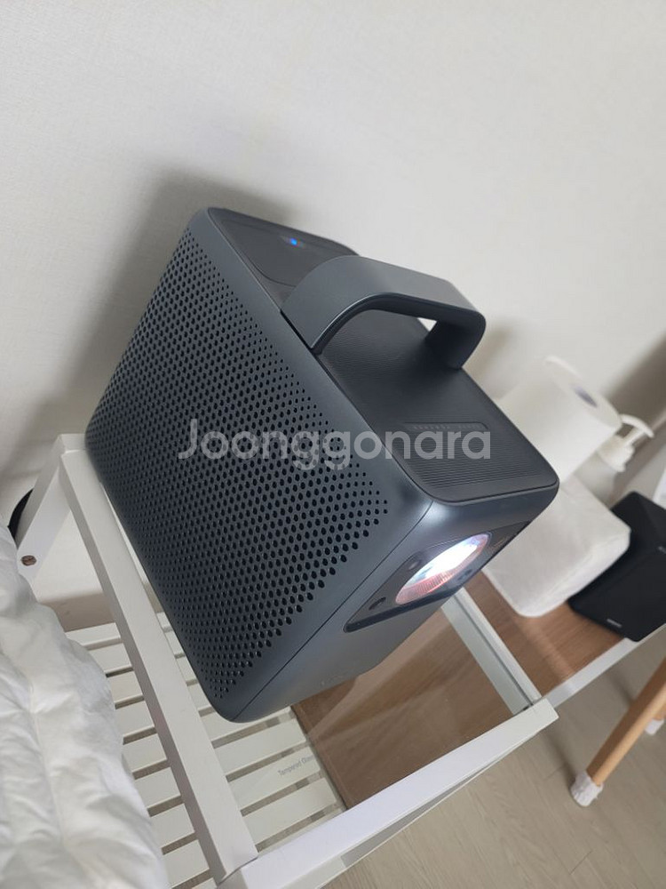 앤커 네귤라 코스모스 4k 레이져 프로젝터 판매합니다--5