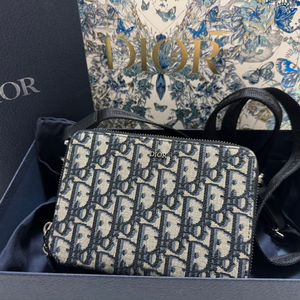 Dior 디올 스트랩 지퍼 파우치백 (( 정품