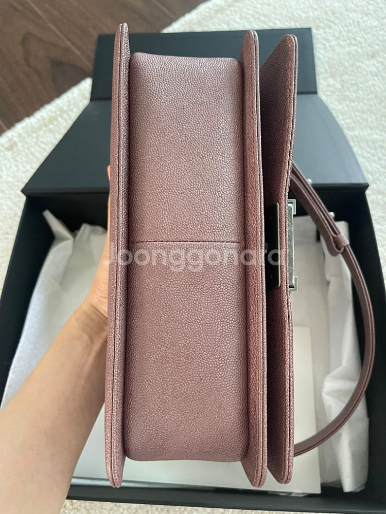 샤넬 보이백 미듐 캐비어 26번대 빈티지핑크 팝니다--4