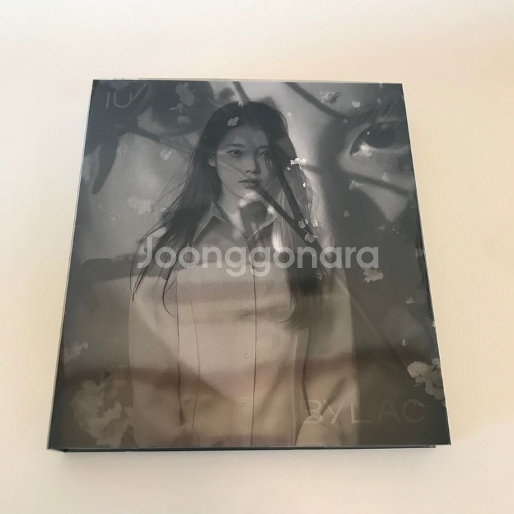 아이유 라일락 5집 앨범--1