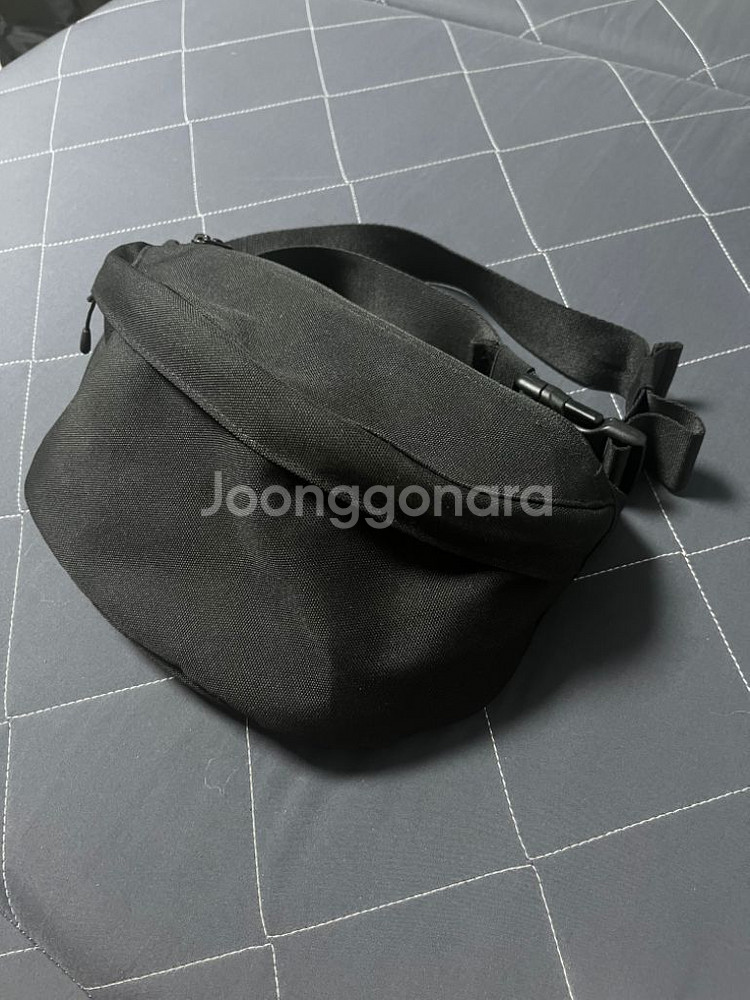 무신사 스탠다드 블랙색상 슬링백 팝니다--1
