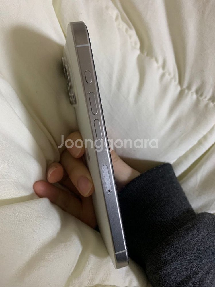 자급제)아이폰15프로/화이트256기가, 2개월사용--2