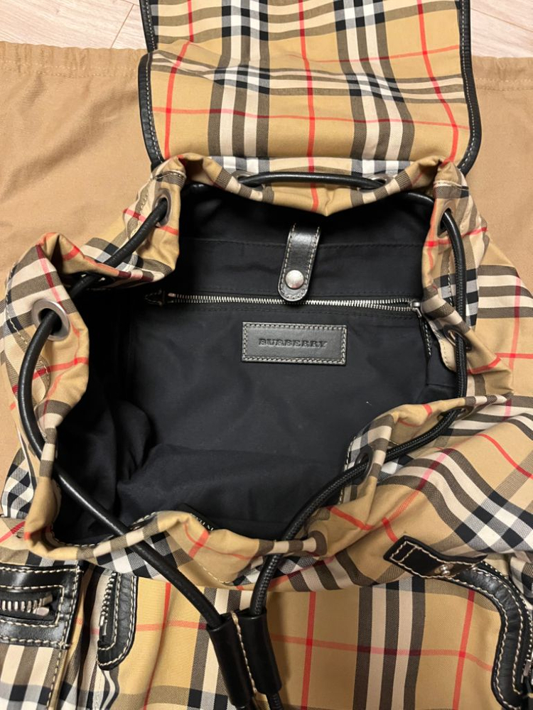 버버리 백팩 이미지