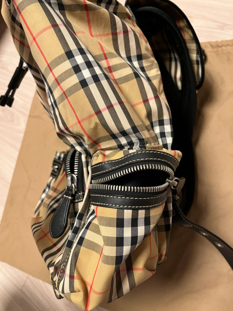버버리 백팩 이미지