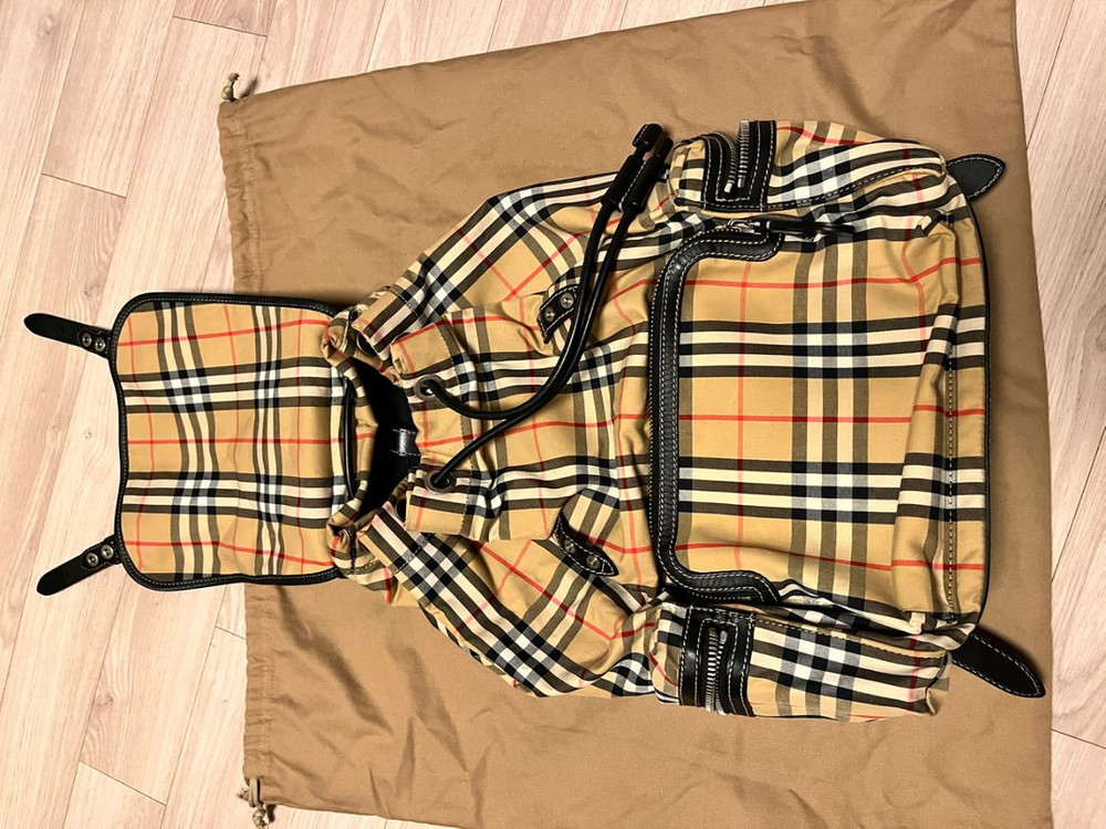 버버리 백팩 이미지