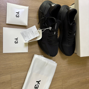 Y-3 울트라부스트 21 블랙