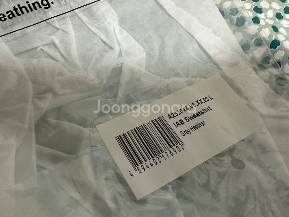 (L)아이앱스튜디오x칼하트 맨투맨--3