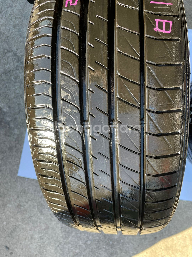 s급중고 타이어 던롭 225 40 18 판매합니다!--2