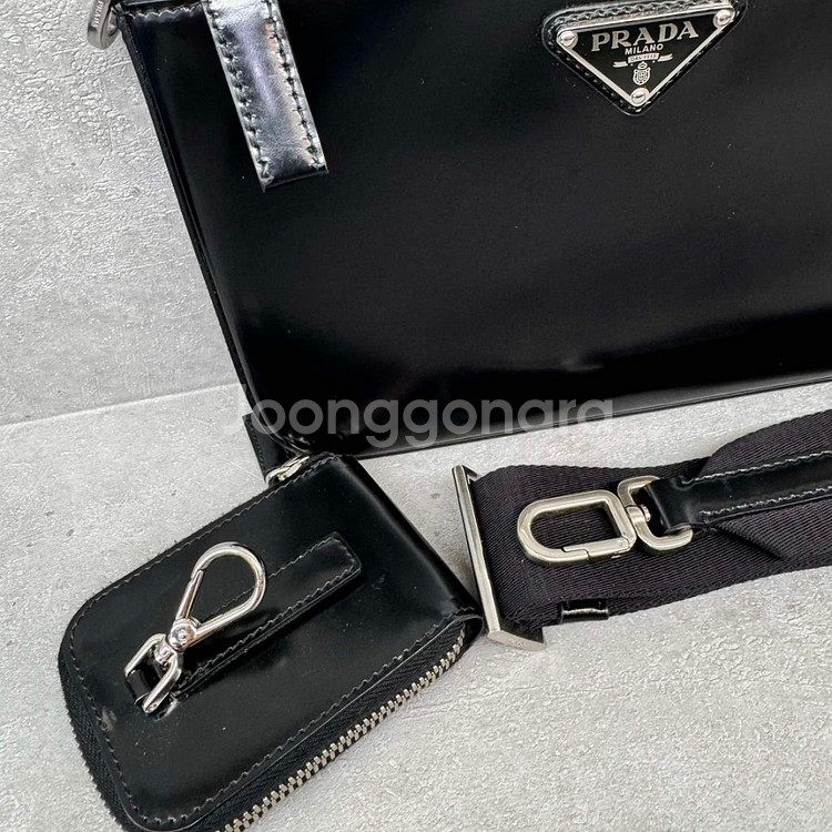 프라다 브러쉬드 멀티 크로스백 / 단품--2