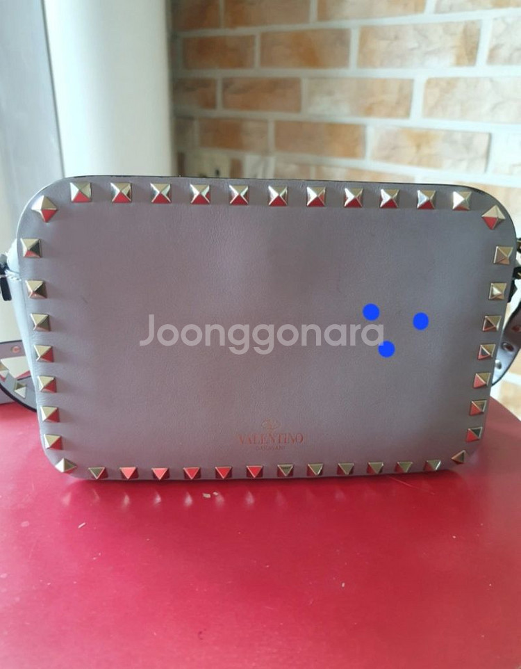 (가격내림) 명품 발렌티노 락스터드 카메라백.--6