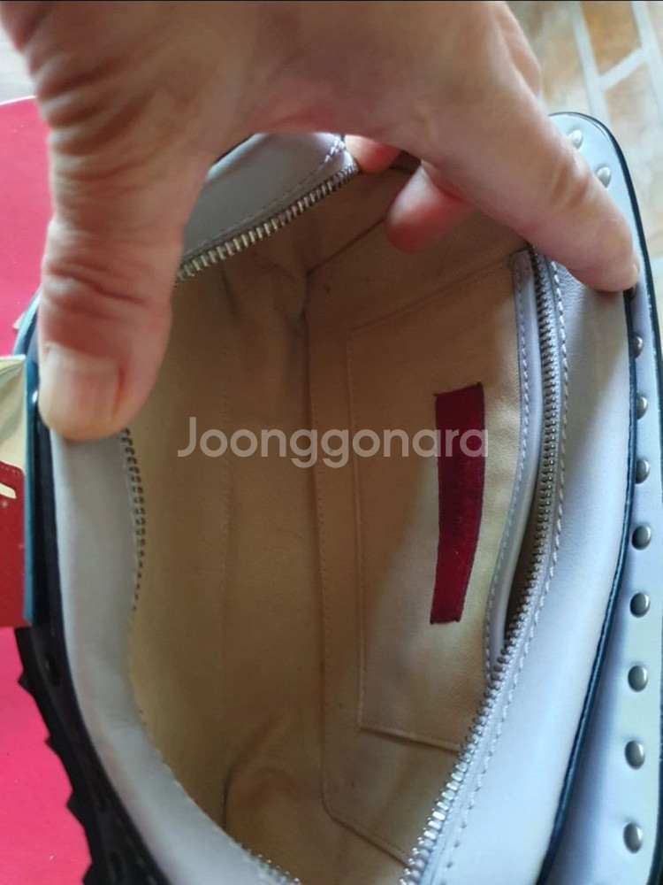 (가격내림) 명품 발렌티노 락스터드 카메라백.--3