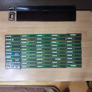 컴퓨터 램 DDR2 2GB 50개 일괄판매 (메인보드