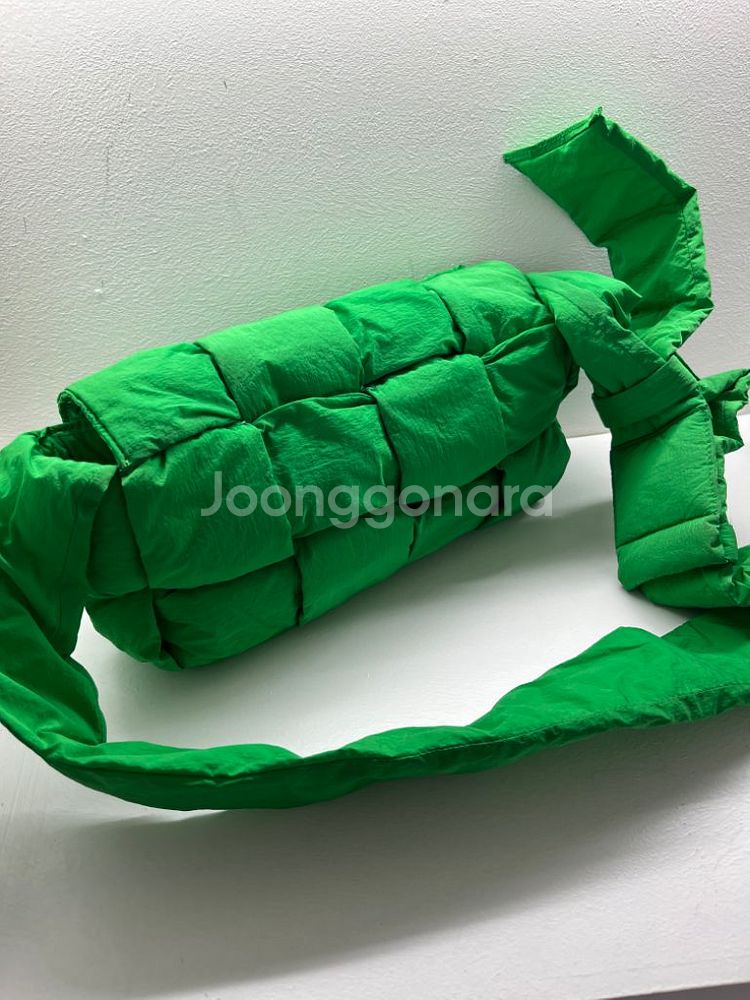 보테가베네타 패딩 카세트백 그린 크로스백--3