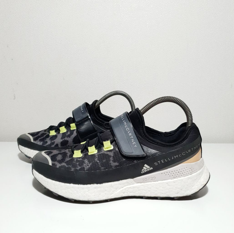 아디다스 고어텍스 운동화(여성용) 이미지