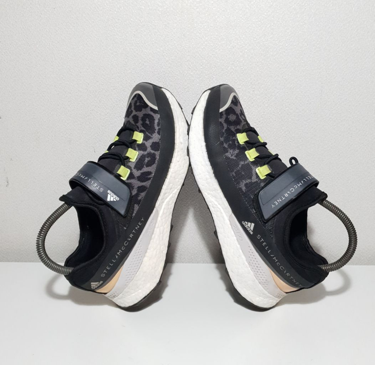 아디다스 고어텍스 운동화(여성용) 이미지