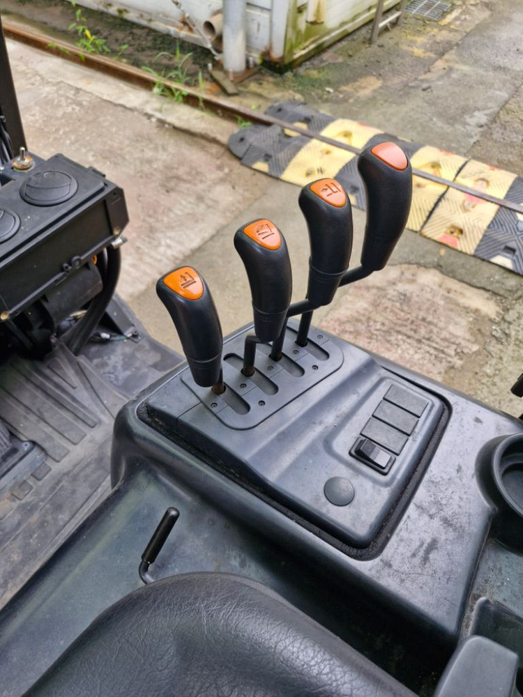 두산 19년식 디젤 3톤 지게차--1