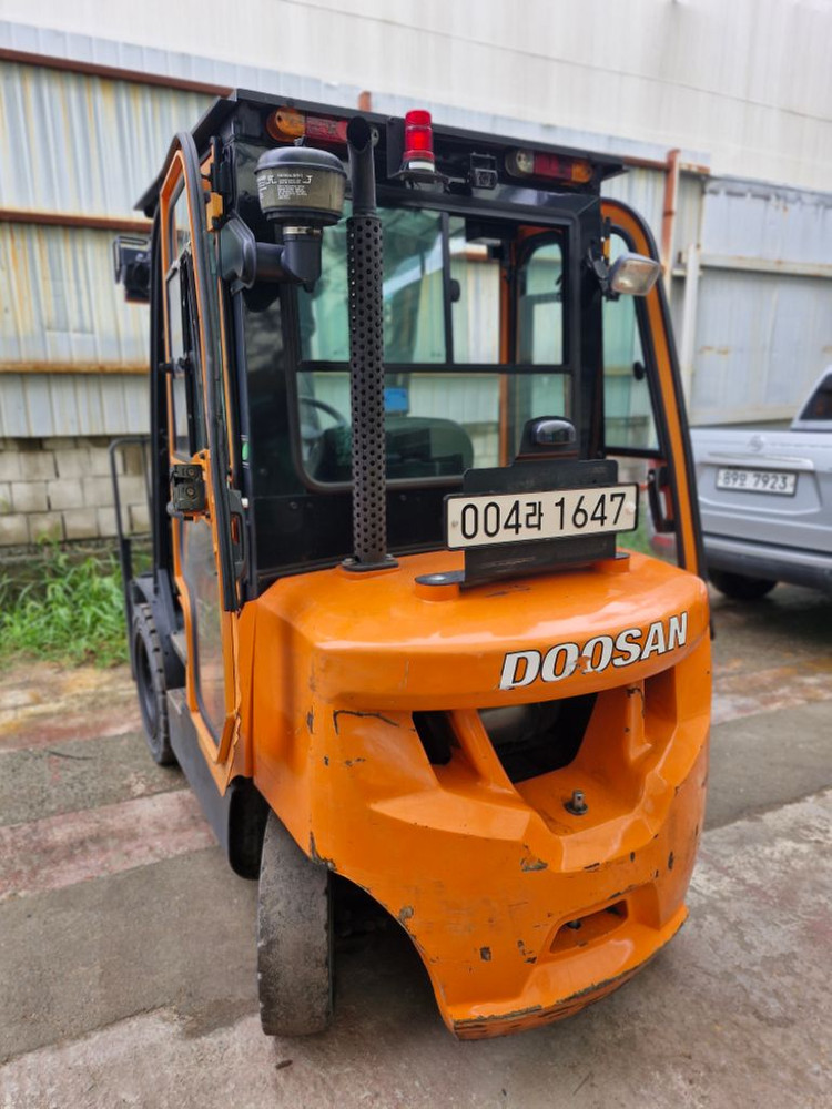 두산 19년식 디젤 3톤 지게차--4