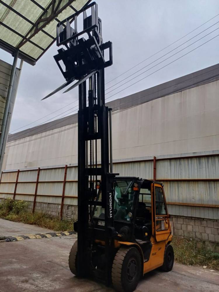 현대 3.5톤 디젤 지게차 힌지드버켓 이미지