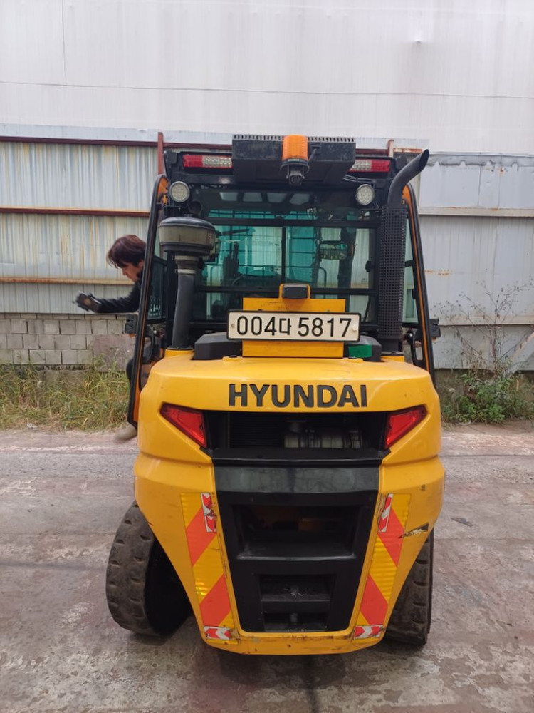 현대 3.5톤 디젤 지게차 힌지드버켓 이미지