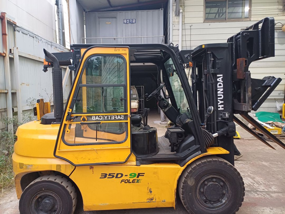 현대 3.5톤 디젤 지게차 힌지드버켓 이미지