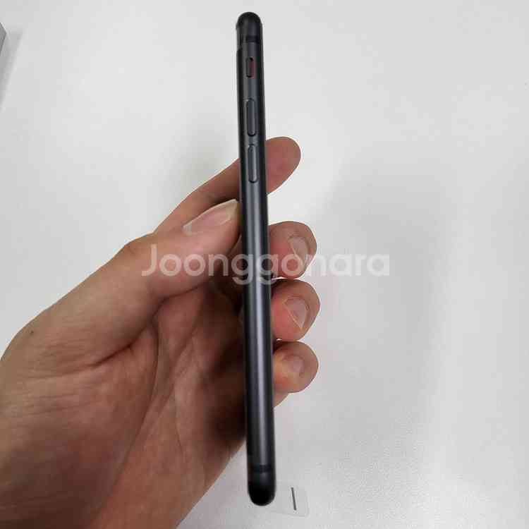리퍼폰 새상품 아이폰8 64GB 블랙 팝니다--1