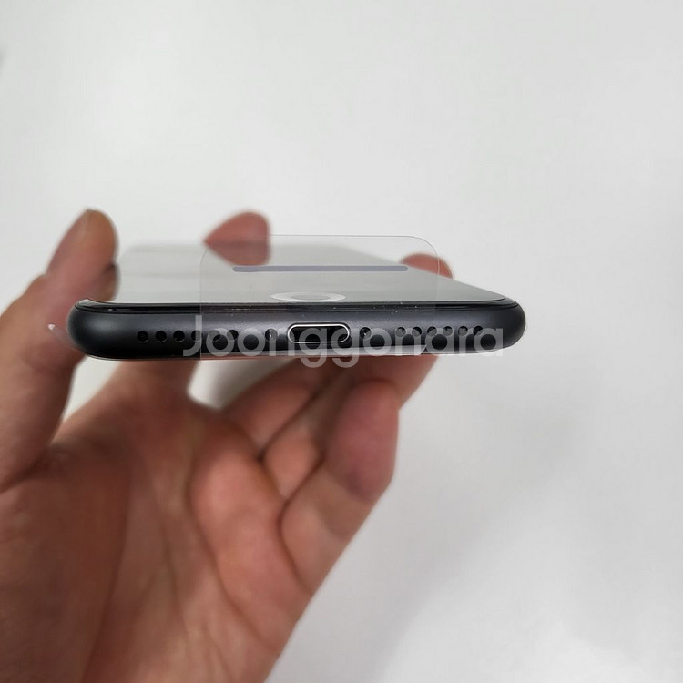 리퍼폰 새상품 아이폰8 64GB 블랙 팝니다--2