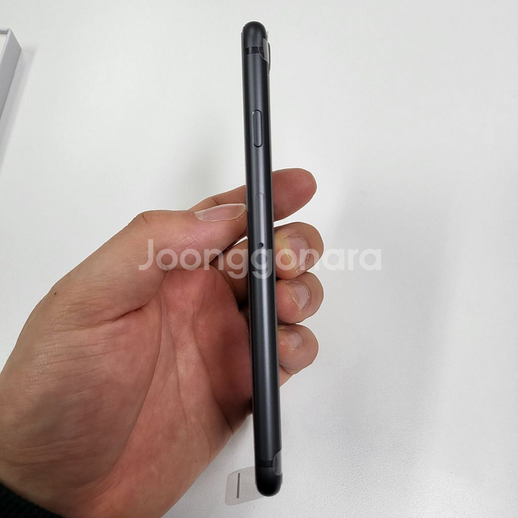 리퍼폰 새상품 아이폰8 64GB 블랙 팝니다--3