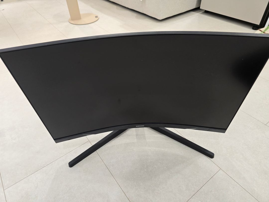 삼성 게이밍모니터 27인치 커브드 144hz 판매합니다