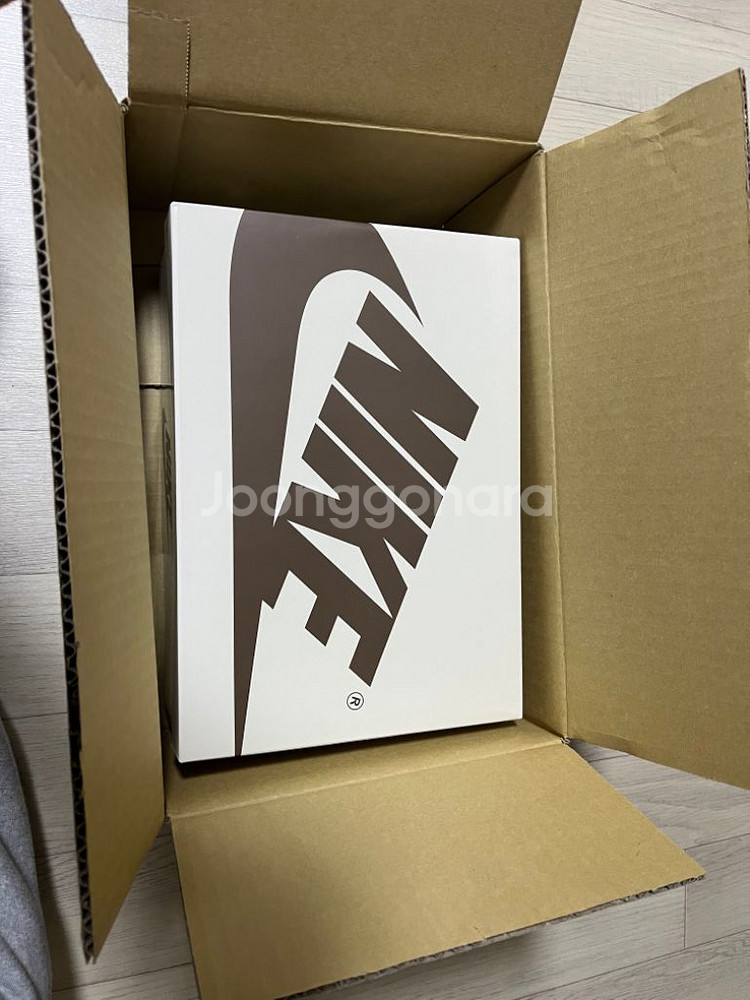 Jordan 1 x Travis Scott--5