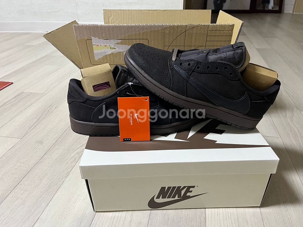 Jordan 1 x Travis Scott--1