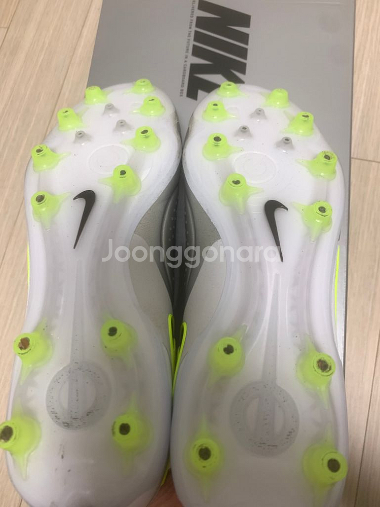 나이키 티엠포10 엘리트 ag 260 입니다--2