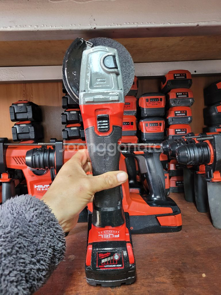 밀워키충전그라인더 M18 CAG125X .5인치정품--4