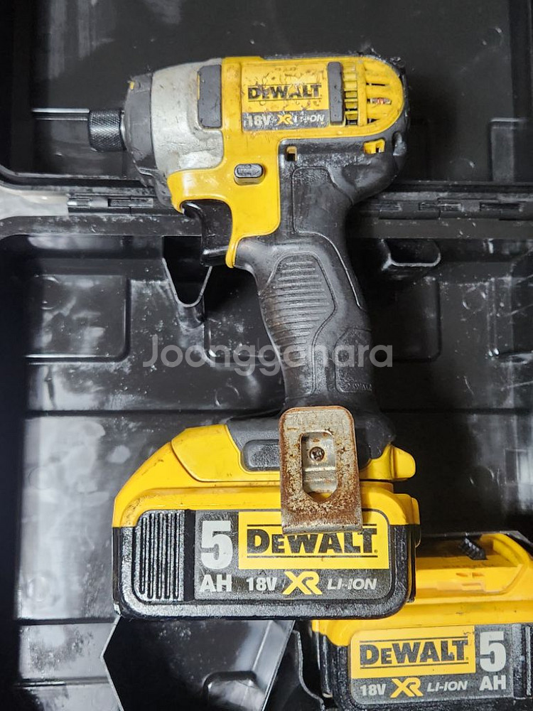 디월트 18v 충전임팩 DCF885 팝니다--1