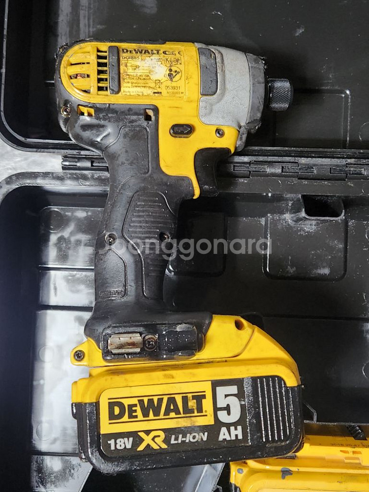 디월트 18v 충전임팩 DCF885 팝니다--2