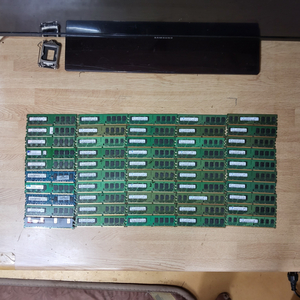 컴퓨터 램 DDR2 2GB 50개 일괄판매 (메인보드