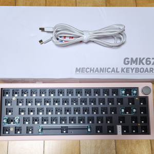 GMK67 핑크 키보드 베어본